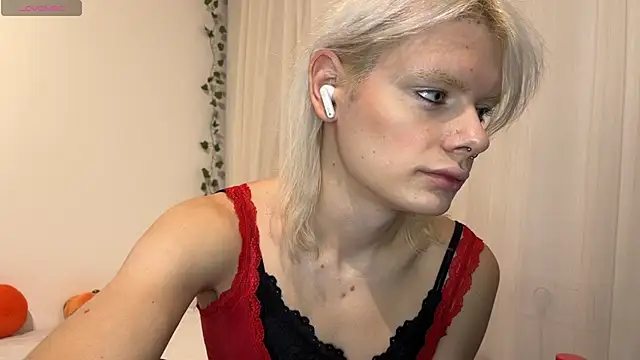 MollyChloe online show from November 30, 5:28 pm