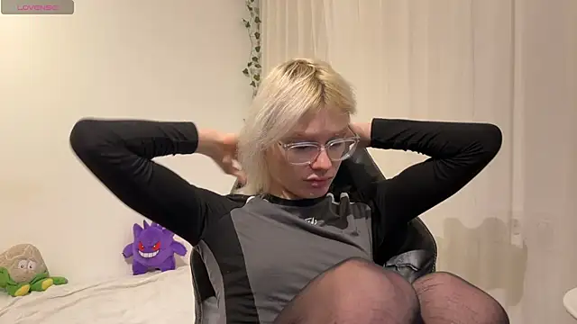 MollyChloe online show from December 16, 6:24 pm