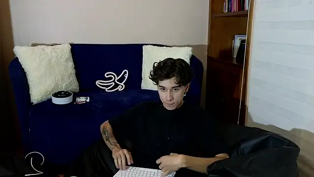 Snapshot of Derekswan chatting on November 25, 12:32 am Derekswan online show from November 25, 12:32 am