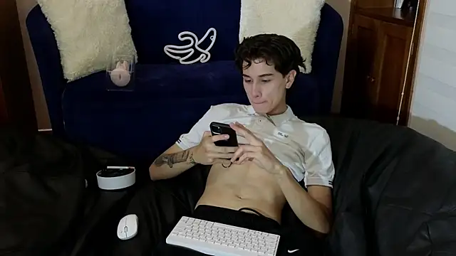 Snapshot of Derekswan chatting on November 26, 11:39 pm Derekswan online show from November 26, 11:39 pm