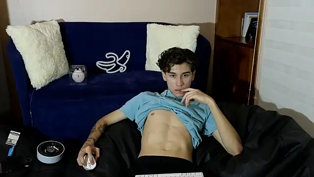 Snapshot of Derekswan chatting on November 28, 12:46 am Derekswan online show from November 28, 12:46 am