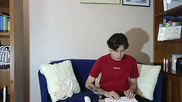 Snapshot of Derekswan chatting on December 14, 1:11 am Derekswan online show from December 14, 1:11 am