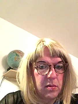 simone xdressing online show from November 5, 7:58 pm