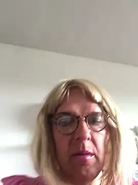 simone xdressing online show from June 7, 2:43 pm