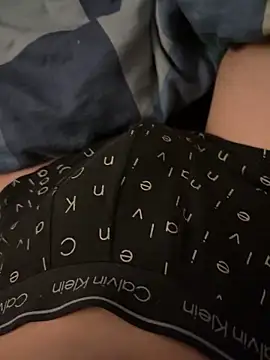 Snapshot of monsieur18cm chatting on December 16, 10:48 pm monsieur18cm online show from December 16, 10:48 pm