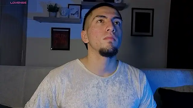 Snapshot of AresMassimoX chatting on November 20, 1:28 am AresMassimoX online show from November 20, 1:28 am