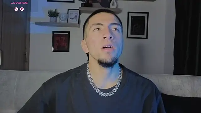 Snapshot of AresMassimoX chatting on November 23, 5:07 am AresMassimoX online show from November 23, 5:07 am