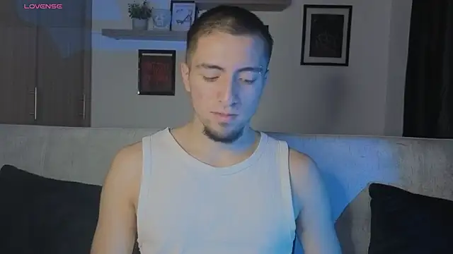 Snapshot of AresMassimoX chatting on November 24, 4:12 am AresMassimoX online show from November 24, 4:12 am