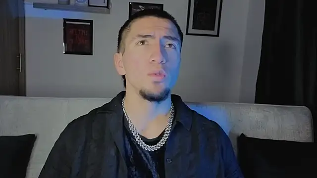 Snapshot of AresMassimoX chatting on November 27, 12:56 am AresMassimoX online show from November 27, 12:56 am