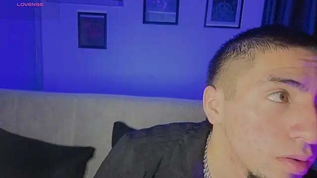 Snapshot of AresMassimoX chatting on November 28, 3:31 am AresMassimoX online show from November 28, 3:31 am