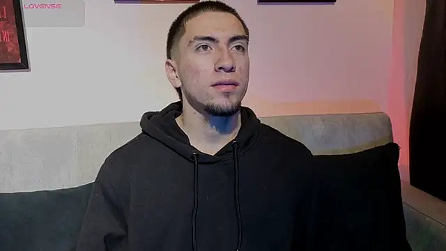 Snapshot of AresMassimoX chatting on December 3, 3:03 am AresMassimoX online show from December 3, 3:03 am