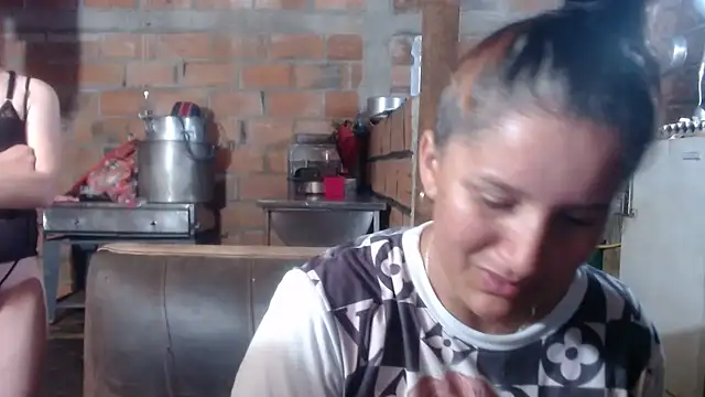 Snapshot of Sra_Angelina chatting on May 17, 7:39 am Sra Angelina online show from May 17, 7:39 am