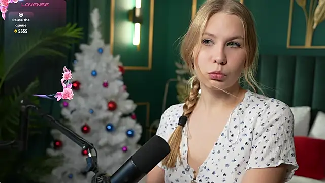 Snapshot of Rosa_Evans chatting on December 15, 5:06 pm Rosa Evans online show from December 15, 5:06 pm