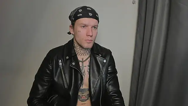 Snapshot of Huntall77 chatting on November 17, 4:35 pm Huntall77 online show from November 17, 4:35 pm