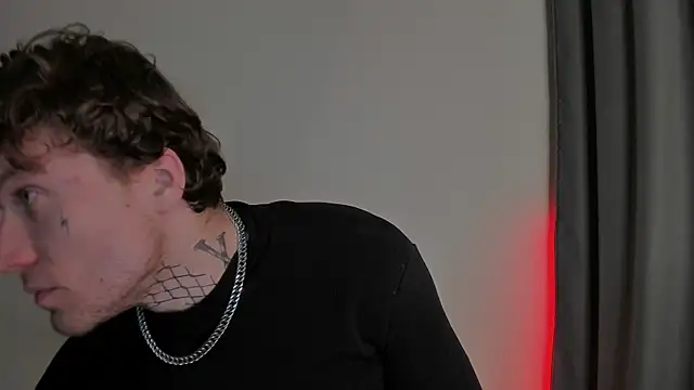 Snapshot of Huntall77 chatting on November 18, 4:11 pm Huntall77 online show from November 18, 4:11 pm