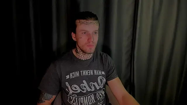 Snapshot of Huntall77 chatting on November 30, 1:15 pm Huntall77 online show from November 30, 1:15 pm