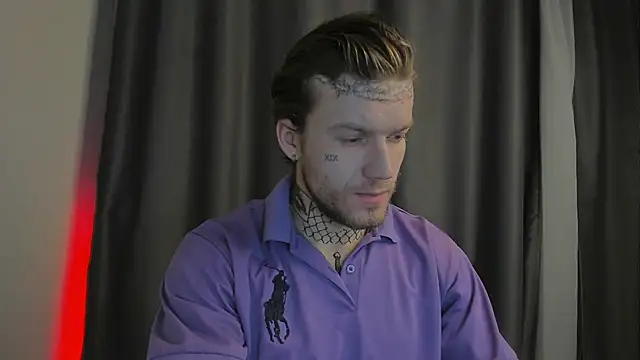 Snapshot of Huntall77 chatting on December 4, 4:27 pm Huntall77 online show from December 4, 4:27 pm