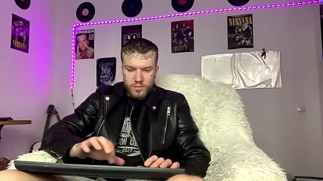 Huntall77 online show from March 6, 4:53 am