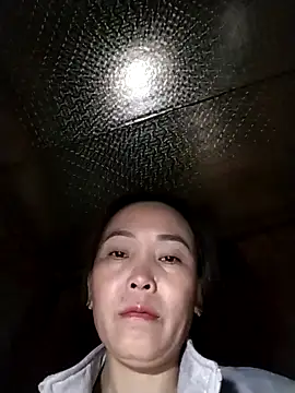 Snapshot of Feeling-hot chatting on November 15, 3:04 am Feeling-hot online show from November 15, 3:04 am