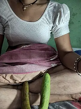 Snapshot of Geeta-143 chatting on November 26, 9:54 am Geeta-143 online show from November 26, 9:54 am