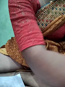 Snapshot of Geeta-143 chatting on December 15, 9:57 am Geeta-143 online show from December 15, 9:57 am