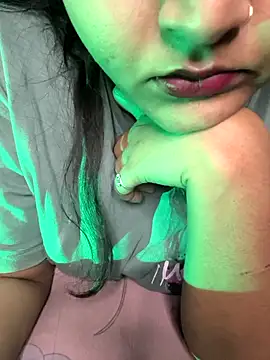 Snapshot of drakezone chatting on March 6, 9:17 am drakezone online show from March 6, 9:17 am