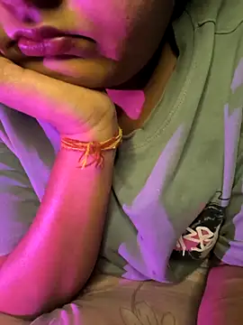 Snapshot of drakezone chatting on March 10, 10:20 am drakezone online show from March 10, 10:20 am