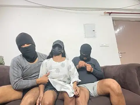 avnikaur online show from November 15, 6:44 am