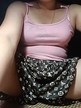 vangkt-cute online show from June 21, 6:43 pm