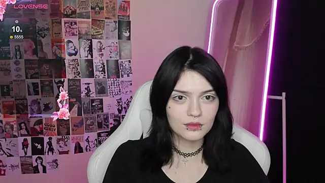 Snapshot of EmmaDarkk chatting on November 14, 11:42 am EmmaDarkk online show from November 14, 11:42 am