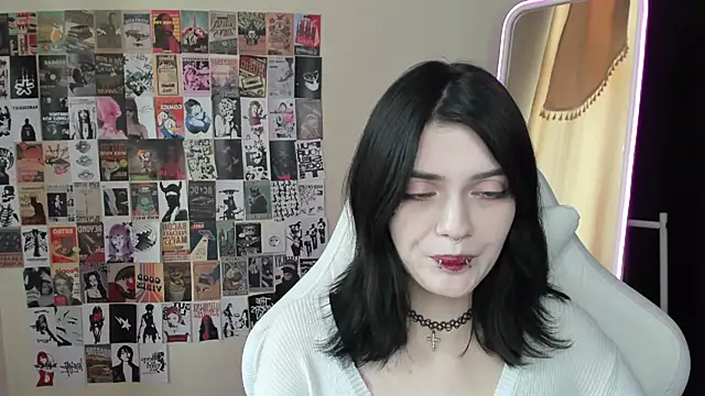 Snapshot of EmmaDarkk chatting on November 15, 7:38 am EmmaDarkk online show from November 15, 7:38 am