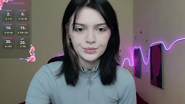 Snapshot of EmmaDarkk chatting on November 19, 8:25 am EmmaDarkk online show from November 19, 8:25 am