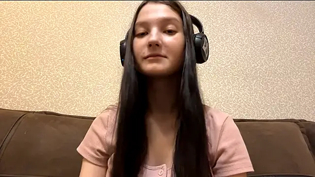 Snapshot of AurorAurora chatting on December 1, 9:25 am AurorAurora online show from December 1, 9:25 am