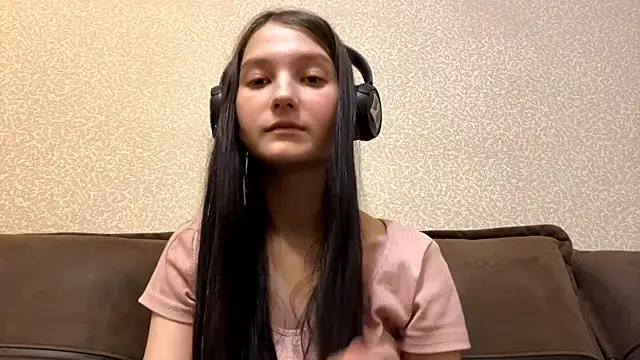 Snapshot of AurorAurora chatting on December 2, 9:14 am AurorAurora online show from December 2, 9:14 am