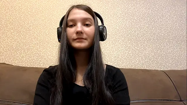 Snapshot of AurorAurora chatting on December 5, 8:23 am AurorAurora online show from December 5, 8:23 am