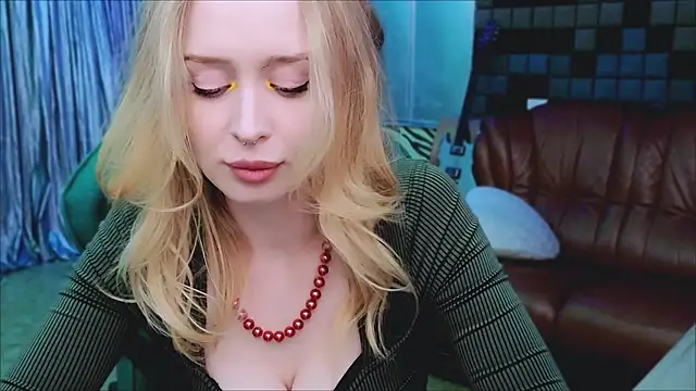 Snapshot of CarolineDjein chatting on November 25, 4:29 pm CarolineDjein online show from November 25, 4:29 pm