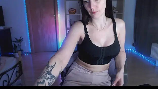 Snapshot of MissyDior8 chatting on December 14, 5:35 am MissyDior8 online show from December 14, 5:35 am