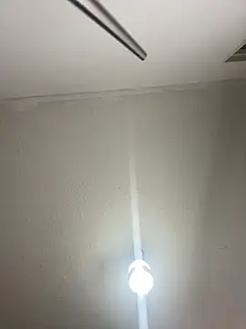 Snapshot of Amira_Malia chatting on December 13, 8:04 pm Amira Malia online show from December 13, 8:04 pm