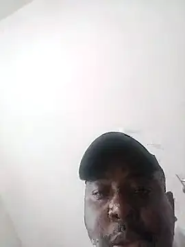 Snapshot of bubbles635 chatting on February 13, 2:35 pm bubbles635 online show from February 13, 2:35 pm