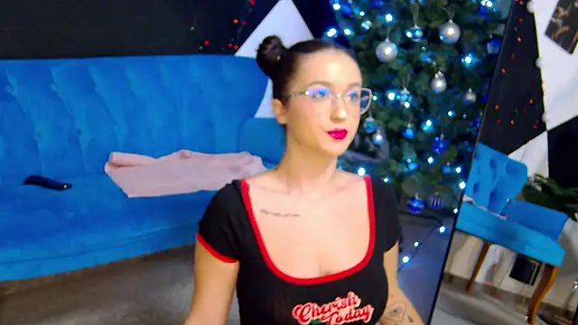 EvvaLovvia online show from December 2, 4:18 am