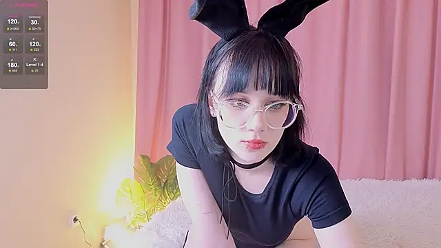 Iwanturcarrot  online show from November 22, 12:15 pm