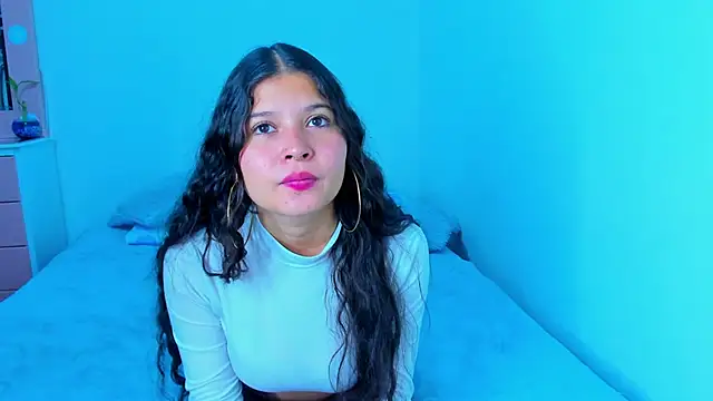 Snapshot of kiity_hot_6 chatting on December 1, 10:37 pm kiity hot 6 online show from December 1, 10:37 pm