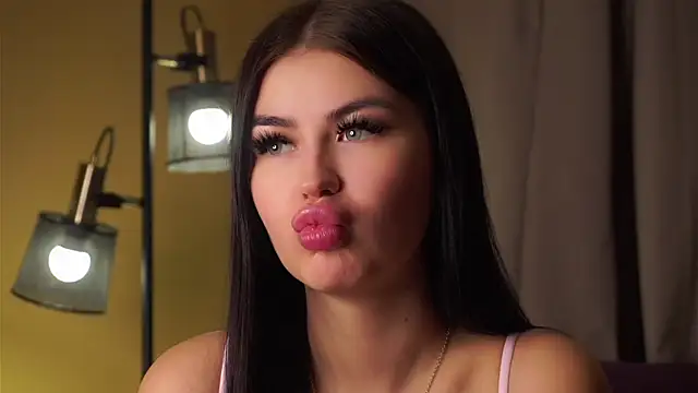 CoreenYorton online show from December 14, 1:11 am