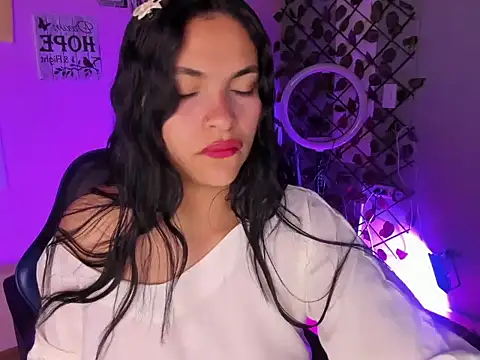 Snapshot of Alisson_Evans__ chatting on November 24, 11:32 am Alisson Evans online show from November 24, 11:32 am