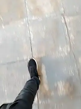 Snapshot of Unknown18cm@xh chatting on December 18, 8:42 am Unknown18cmxh online show from December 18, 8:42 am