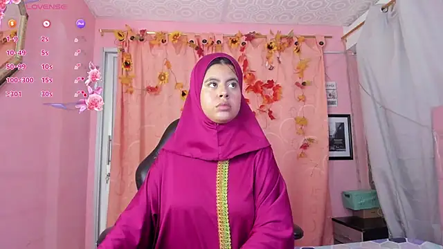 NaylaAbadi online show from February 7, 12:31 pm