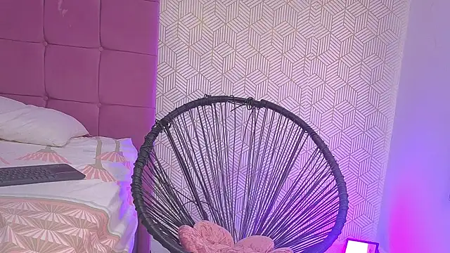 Snapshot of Kylie_strong chatting on November 19, 12:05 pm Kylie strong online show from November 19, 12:05 pm