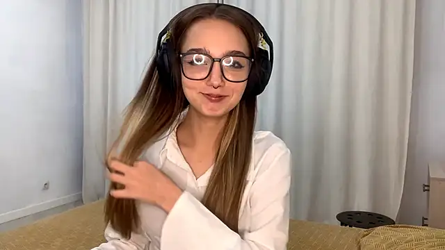 Snapshot of HoaPatton chatting on November 11, 10:04 am HoaPatton online show from November 11, 10:04 am