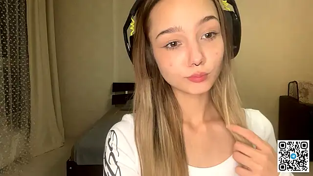 Snapshot of HoaPatton chatting on November 18, 11:03 am HoaPatton online show from November 18, 11:03 am