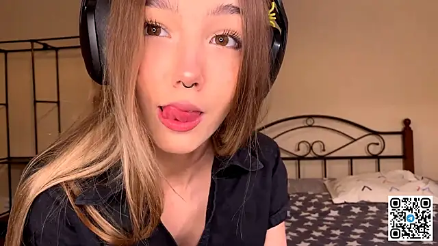 Snapshot of HoaPatton chatting on November 23, 11:21 am HoaPatton online show from November 23, 11:21 am